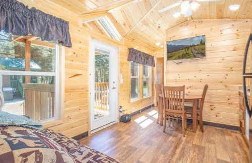 The Fox Den Cabin #14 at Blue Spruce RV Park & Cabins - Foto 9