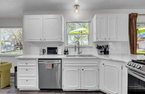 10min to EXPO - Family-Friendly with Office & Playroom - Photo 8