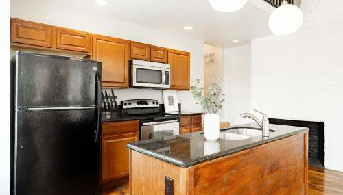 Soaring 2BR Parkside Loft Walkable to it All - Foto 5