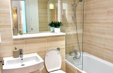 Spacious & Serene 2 Bed, Sleeps 6 With Canal View And Underground Parking - Foto 15