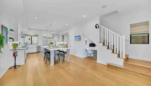 Coastal Paradise . Steps to the beach . Pool . Hot Tub - Foto 5