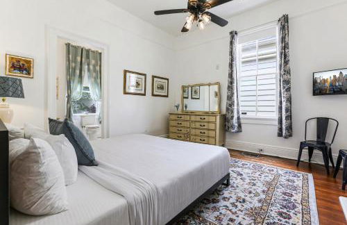 Uptown Spacious 4BD/3BA with Historic Charm - Foto 56