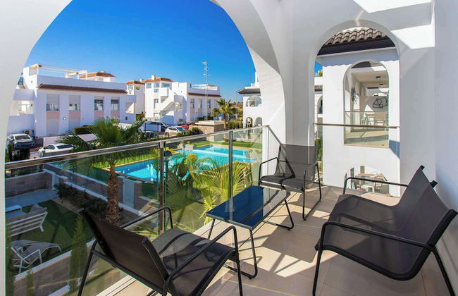 Sunset Paradise - Sleeps 4, Pool, Terrace & Views - Foto 13
