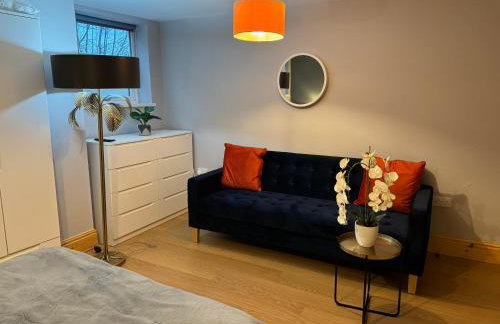 West Midlands-2 Double Bed Room Apartment - Photo 3