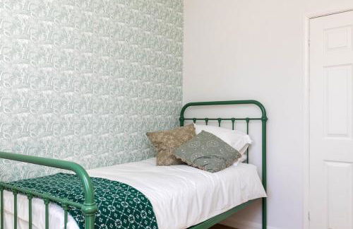 Lower Barn House at Westerlands Farm Sleeps 11 - Foto 8