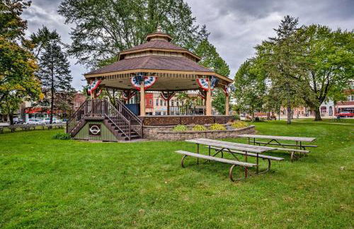 Airy Cottage Close to Rock Lake with Fire Pit! - Foto 41