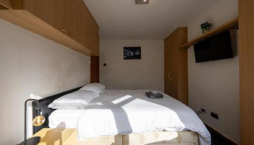 Lovely 5 Bed House in Barnet , home away from home - Foto 2