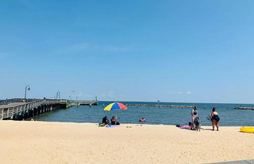 Huge Beach Bungalow- Yard, Beach Pass, King Beds - Foto 9