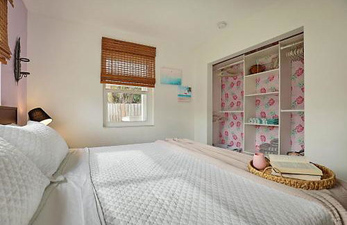 Tropical Escape near Beach! Tons of parking! - Photo 19