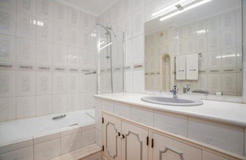 Host Wise - Sunny Spacious House - Terrace & Free Parking - Foto 19