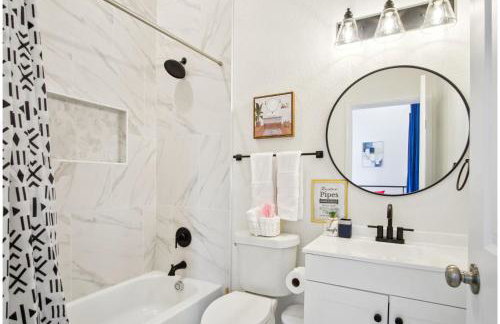 Skyline Retreat 3BR-3BA w Stunning Views Near DT - Foto 22