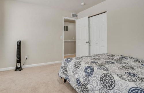 Spacious Family Getaway with Yard in Kalamazoo! - Foto 28