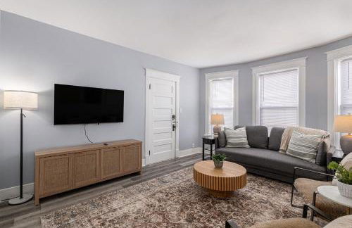 Completely Remodeled Walking Distance to Downtown Close to the Beach Downstairs Washer Dryer - Foto 11