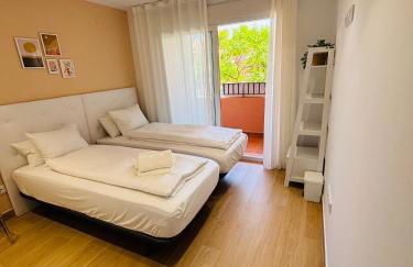 Luxury Renovated Apartment Stunning Views Pool and Golf resort 5star - Foto 11