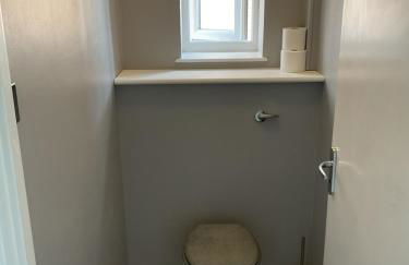 Large 2-bedroom maisonette with free parking - Foto 20