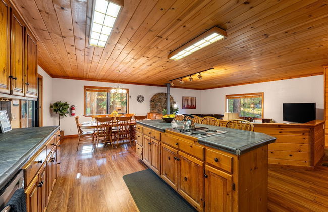 Whiskey Springs by Avantstay Classic Cabin Near Tahoe Donner Ski Area - Foto 14