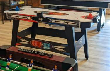 Lofted Pines Fun Family Friendly Cabin - Foto 4