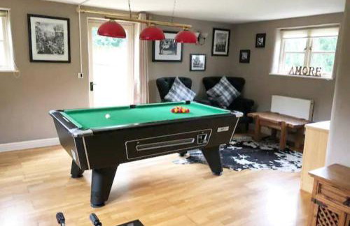 5-Bed Home - Sleeps 12 Pool Garden & Play Area - Foto 18