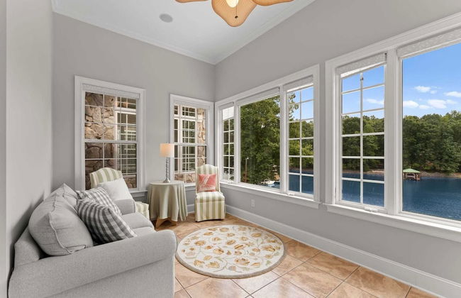 Whitetail Cove by Avantstay Lakefront w/ Pool + Private Dock Sleeps 20 - Photo 20