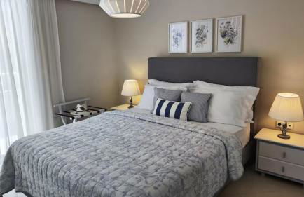 Overlooking the blue sea - Foto 32