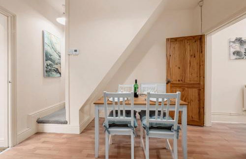 Cosy well-connected 3-bed house - Photo 28