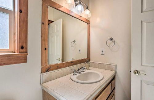 Spacious Lake Arrowhead Home with Putting Green - Foto 20