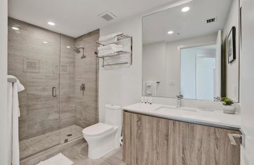 Luxury 2 Bedroom Corner Condo Walk to Design District, Infinity pool with Bay and City views, Gym, Free Parking Spot - Foto 18