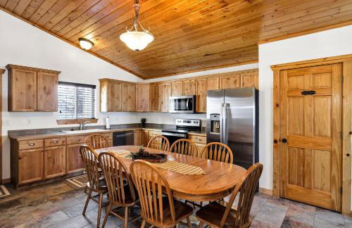 Country Bear Cabin at Bear Lake - Photo 2