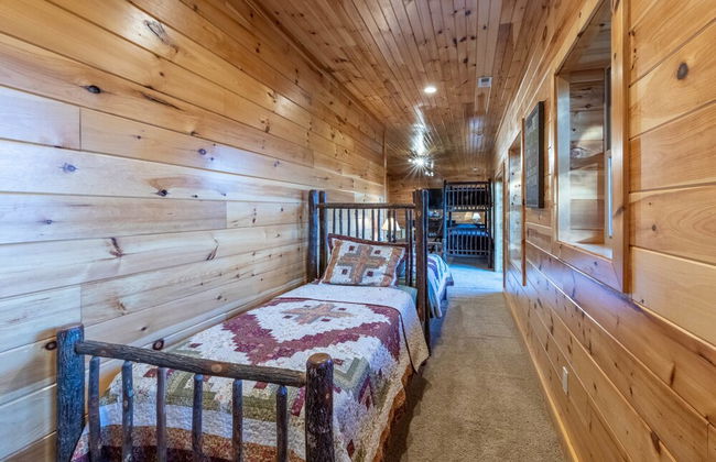 Luxury 4200 Sqft Log Cabin on 50 Acres Sleeps 16 - Foto 45