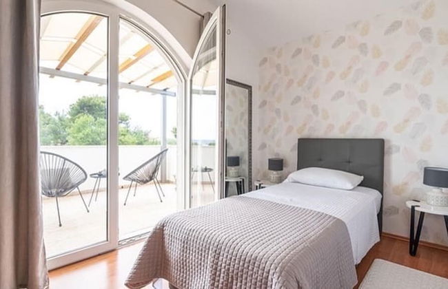 Remarkable 4-bed House in Kaštel Novi - Foto 8