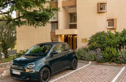 Sea view flat with car park boarder Cannes - Photo 9