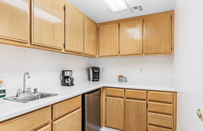 Walk to Beach Pool, Hot Tub, Private Patio, Parking Seabreeze Retreat - Foto 41