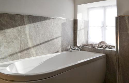 Peartree Cottage & Granary - Photo 8