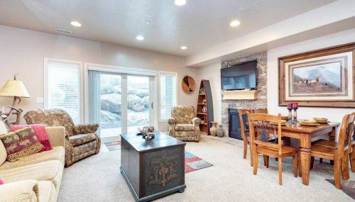 Lakeside Escape 2 BR with Hot Tub - Foto 5