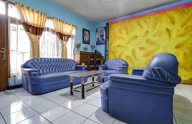 OYO Homes 91006 Eco Tourism Desa Cibodas Areng 5 Syariah - Photo 2