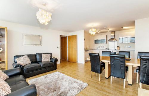 ShortstayMK Vizion apartments, with free superfast wi-fi, parking - Foto 90