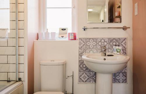 Beautiful 3 Bedroom Home Near Worcester - Photo 41