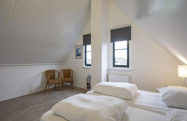 Beautifully Situated Luxury Villa on the Water - Foto 31