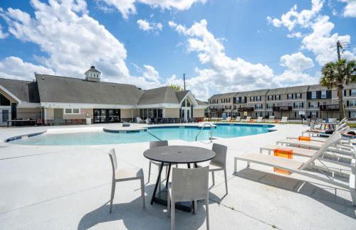 Modern Space Great For Extended Stays Pool & Gym - Foto 14