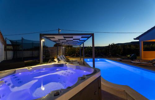 Beautiful Holiday Home "Villa Luka" - Foto 12