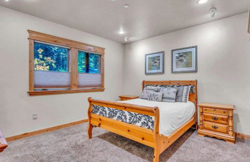 Tahoe Island Retreat Hot Tub & Game Room - Foto 25