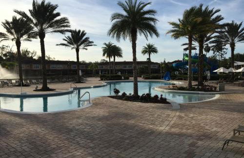 Spacious 4 BR Townhouse with 2 King Size Master Bedrooms, 3 miles to Disney, Free WiFi and Free Parking - Foto 30