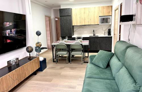 LUJO 10 pax Proyector, Maquina Arcade y Patinetes - Foto 10