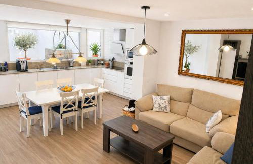 Acogedora Casa con Patio en El Tiemblo (Ávila) - Foto 1