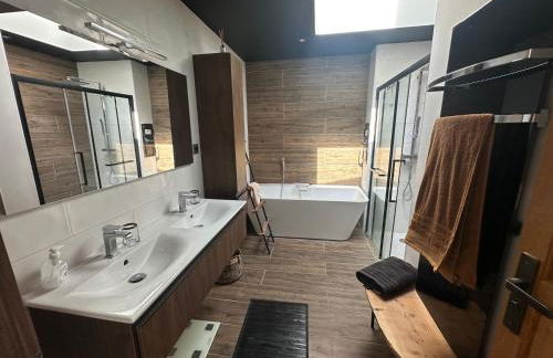 Spacieuse maison de vacances à proximité des plages - Foto 39