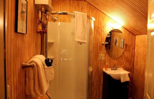 African-Themed Safari Tent for Glamping in West Virginia - Foto 15