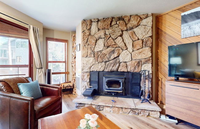 Inviting Mountain Retreat Steps From Ski Lifts! - Foto 19