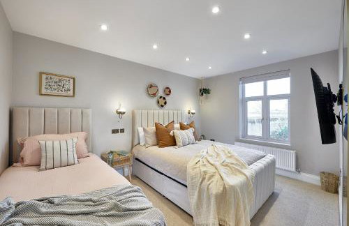Stylish 4 bed home in Old Trafford next to MUFC - Foto 27