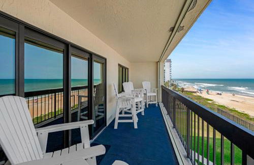 Luxury direct oceanfront corner with large private balcony, heated pool and garage - Photo 45