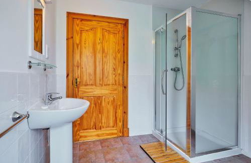 Holly House - Photo 15